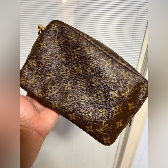 Louis Vuitton Trousse 23 with strap - Picture 4 of 14